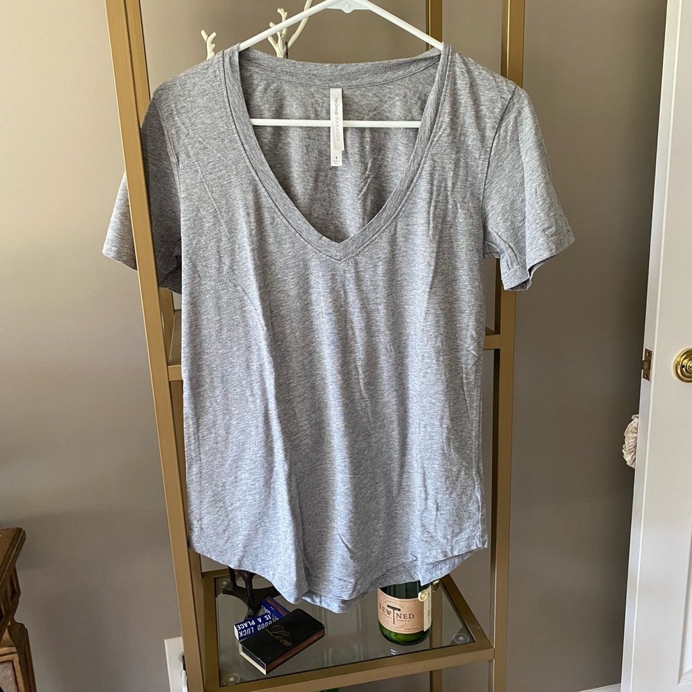 Grey ARITZIA Babaton v-neck